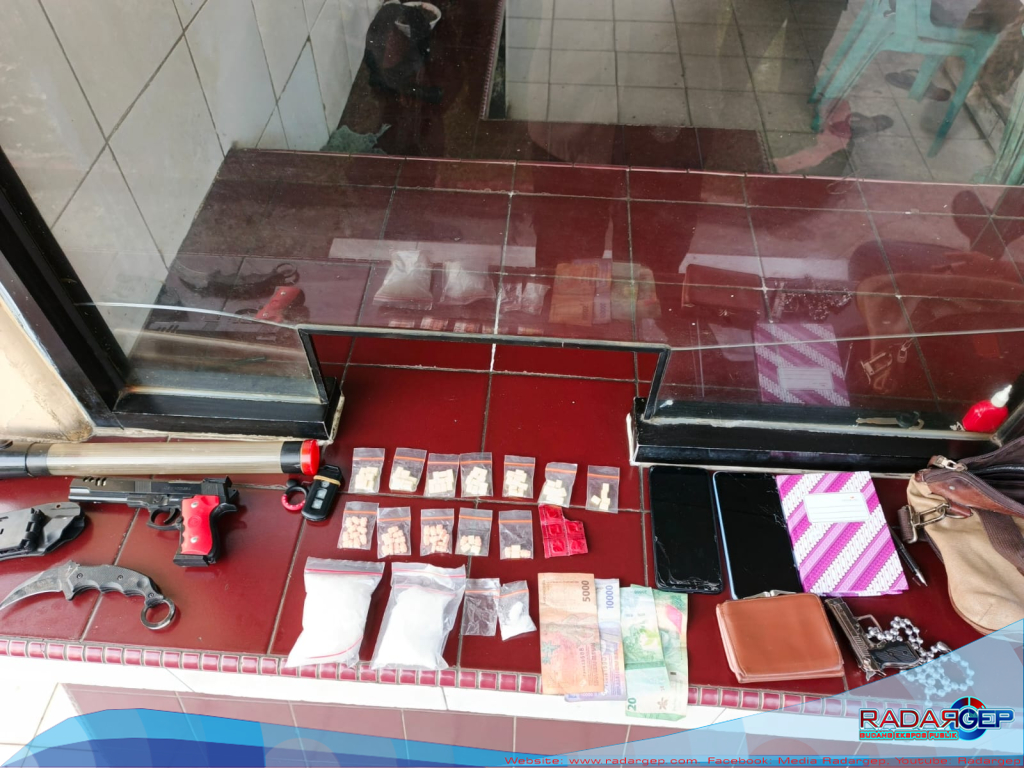 Brimob Merespon Cepat Aduan Masyarakat di Tanjung Morawa, Pria Kecelakaan Ternyata Bawa Narkoba